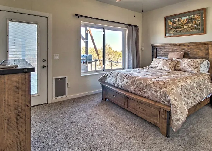 Holiday home Near White Mountain Lake: W/ Balcony & Patio Show Low