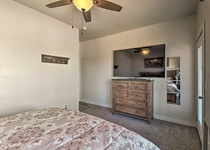 Holiday home Near White Mountain Lake: W/ Balcony & Patio