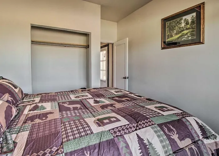 Holiday home Near White Mountain Lake: W/ Balcony & Patio *