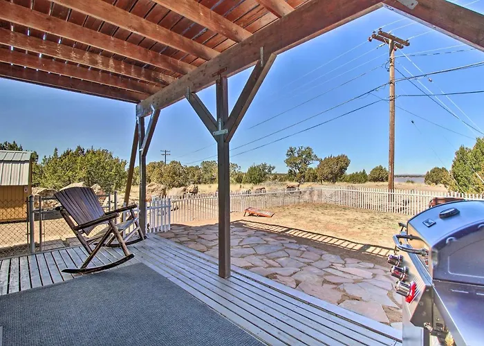 Near White Mountain Lake: W/ Balcony & Patio Holiday home