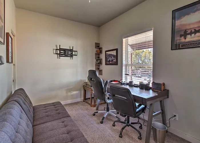Near White Mountain Lake: W/ Balcony & Patio Show Low