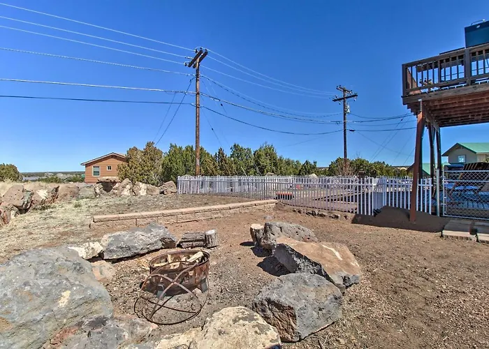 Near White Mountain Lake: W/ Balcony & Patio Holiday home *