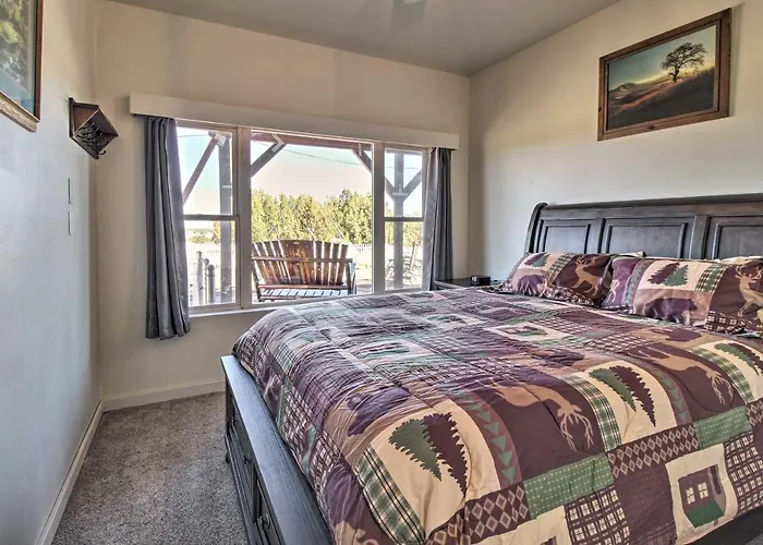 Near White Mountain Lake: W/ Balcony & Patio *